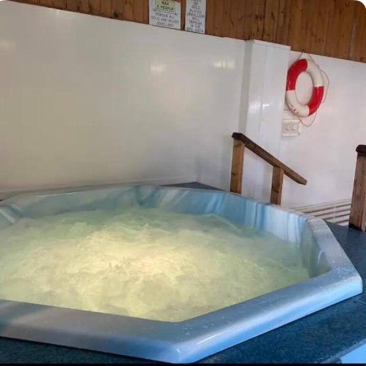 44 Gower Holiday Village Ty Gwyr Cosy 2 Bedroom Chalet Swansea Exteriör bild