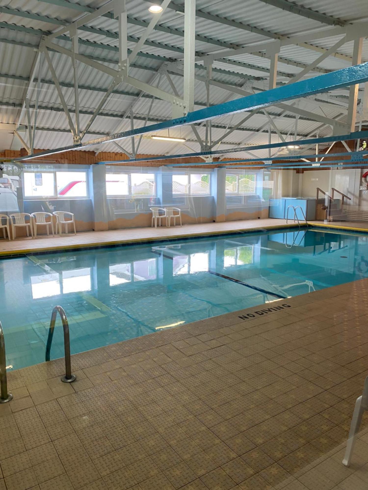 44 Gower Holiday Village Ty Gwyr Cosy 2 Bedroom Chalet Swansea Exteriör bild