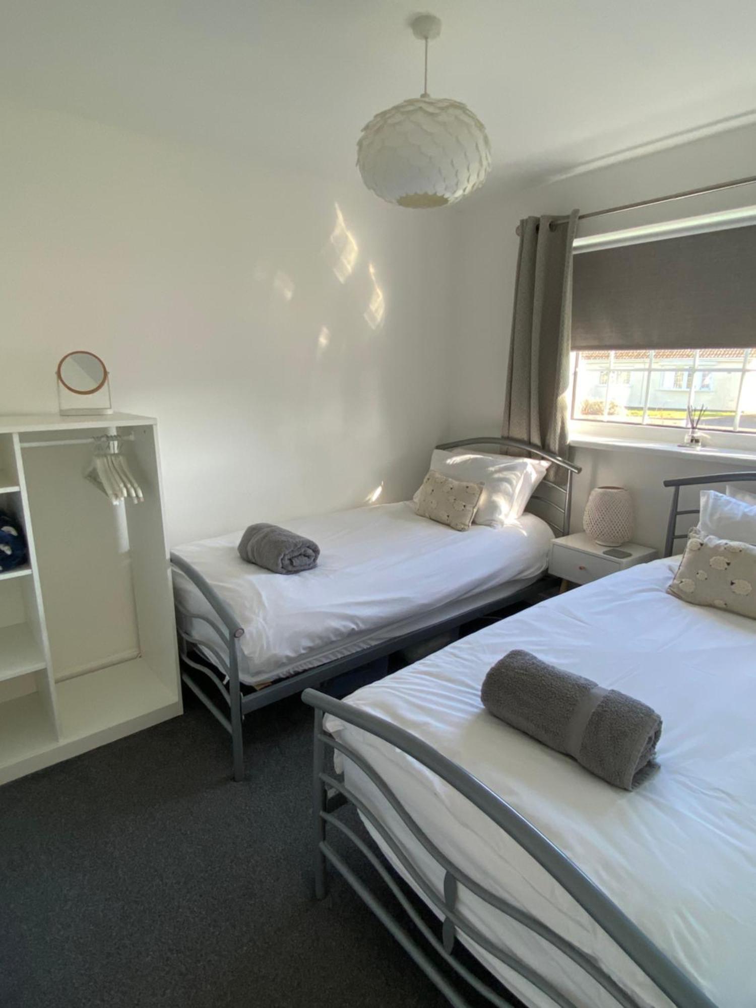 44 Gower Holiday Village Ty Gwyr Cosy 2 Bedroom Chalet Swansea Exteriör bild